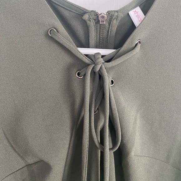 Xhilaration Olive Green Long Sleeve Tie-Neck Romper with Sleeve Cut Outs NWT - Picture 4 of 7